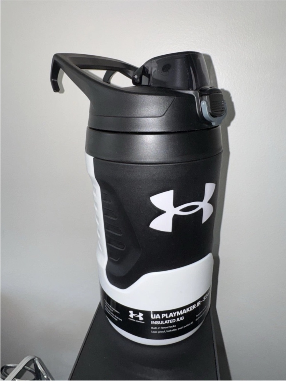 Under Armour Black & White Playmaker JR 32 oz Insulated Jug